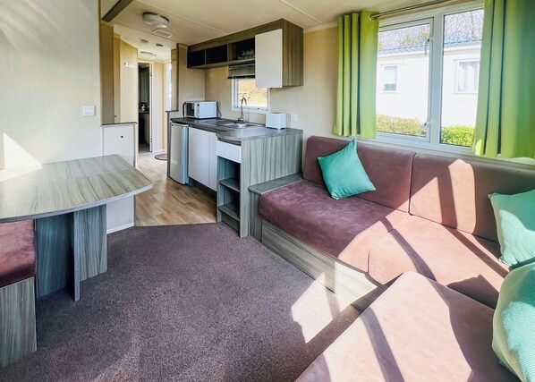 Living area - Good quality, modern family caravan with one double and one twin. (Tavistock)
