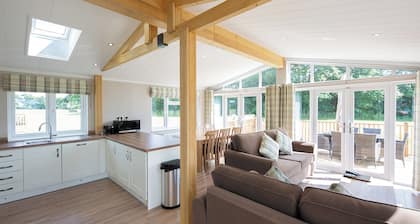Luxury lodge with one double with en suite shower and one twin.