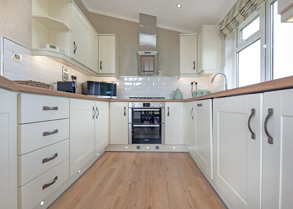 Fridge, oven, stovetop, toaster