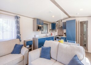 Living area - Spacious and luxurious 12ft-wide caravan with one double and one twin bedroom. (Axminster)