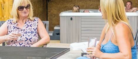 Outdoor spa tub