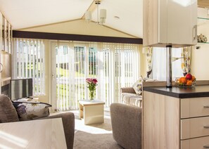 Living area - Oak 3 Hot Tub + Private Garden (Axminster)