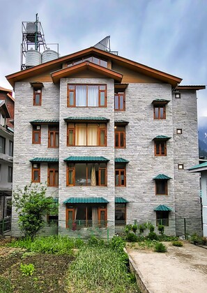 المنشأة من الخارج