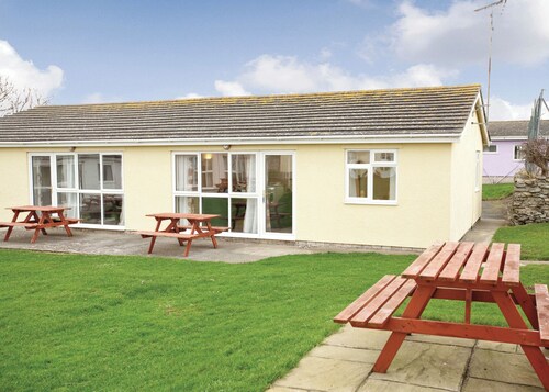 Bungalow with one double and one twin.