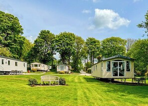 Exterior - Luxury modern and spacious 12ft-wide caravan with one double and two twin. (Tavistock)