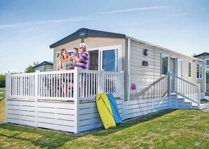 Exterior - 1 bedroom accommodation in Holywell Bay (Holywell Bay)
