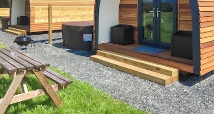 Lodge with one double and one twin.