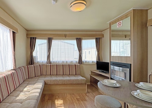 Comfortable caravan with one double and one twin.