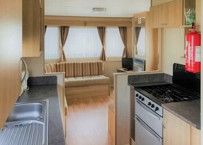 Fridge, oven, stovetop, toaster - Comfortable caravan with one double and one twin. (Ingoldmells, Nr Skegness)