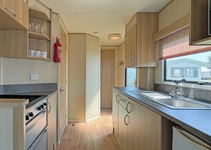 Fridge, oven, stovetop, toaster - Comfortable caravan with one double and one twin. (Ingoldmells, Nr Skegness)