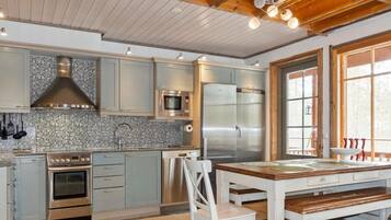 Fridge, microwave, dishwasher, cookware/dishes/utensils