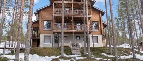 المنشأة من الخارج