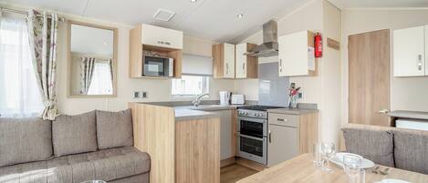 KĂŒhlschrank, Ofen, Herdplatte, Toaster