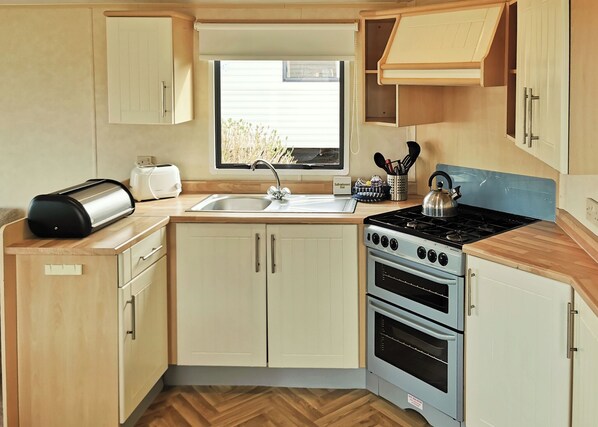 Kühlschrank, Ofen, Herdplatte, Toaster