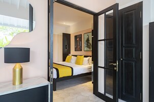 Comfort Villa | In-room safe, desk, laptop workspace, iron/ironing board