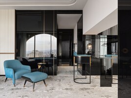 Deluxe Double Room | Minibar, in-room safe, desk, laptop workspace