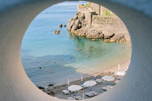 In Strandnähe, Liegestühle, Strandtücher