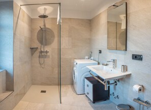 Dusche, Handtücher, Seife, Shampoo