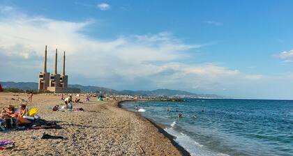 Apt.p/5 15min from Barcelona and Beaches W/Terrace