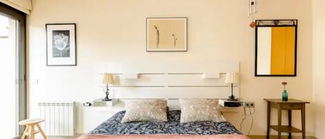 2 bedrooms, desk, iron/ironing board, free WiFi