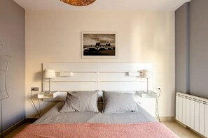 2 bedrooms, desk, free WiFi, bed sheets