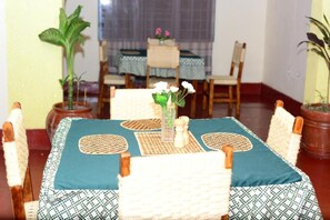 Restaurant - Muhabura Mountain Lodge (Gisenyi)