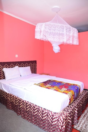 Blackout curtains, free WiFi, bed sheets - Muhabura Mountain Lodge (Gisenyi)