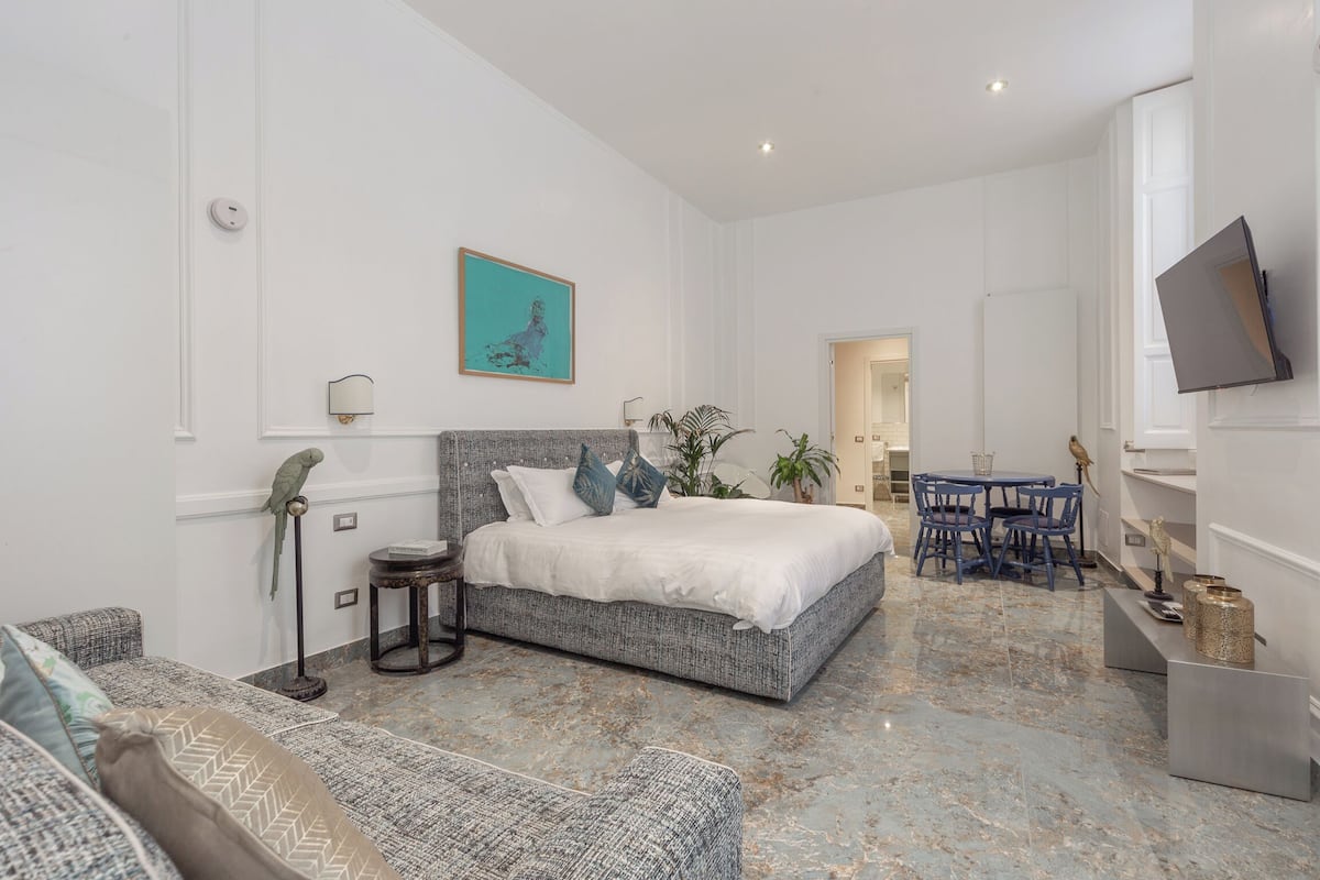 1 bedroom, premium bedding, down comforters, memory foam beds