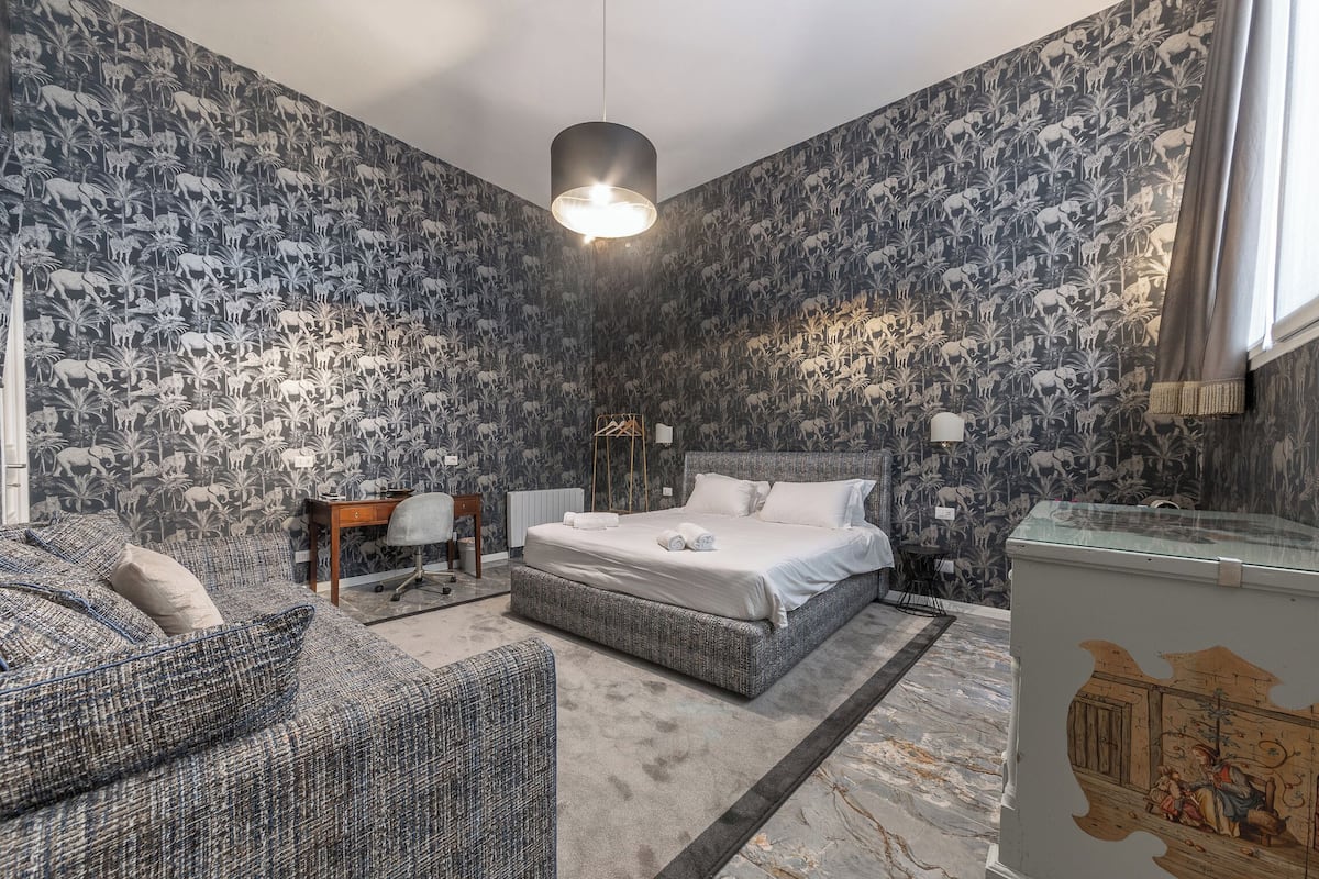 Deluxe Suite | 1 bedroom, premium bedding, down comforters, memory foam beds