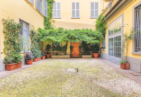 Fachada da propriedade. Duomo Smart Suites