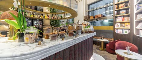 Dagelijks ontbijtbuffet (EUR 30 per persoon)