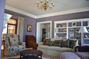 Smart TV, fireplace, DVD player, books