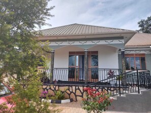 House | Exterior - Charming House in Matugga, Kampala, Uganda (Matugga)