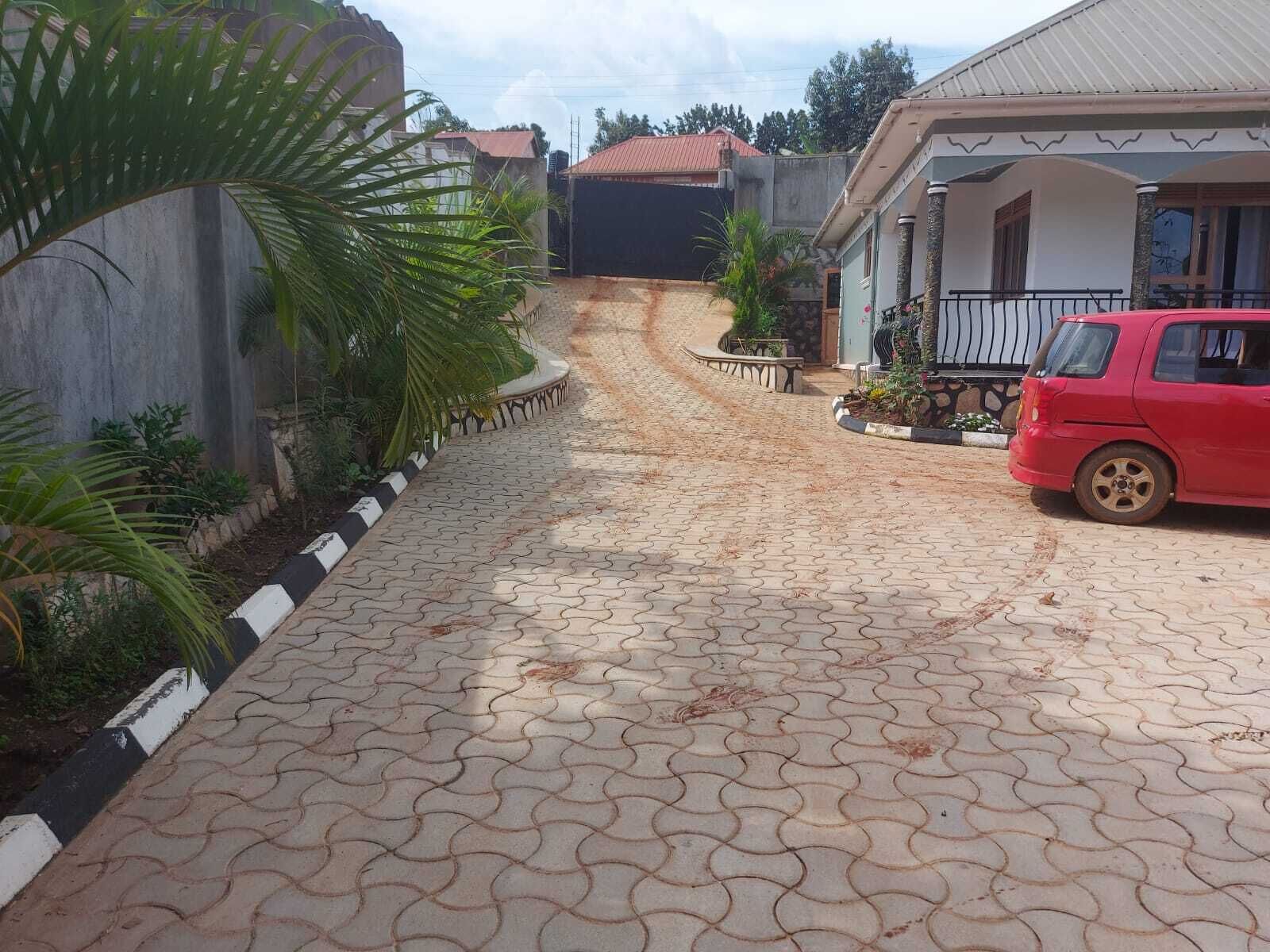 House | Parking | Free self-parking