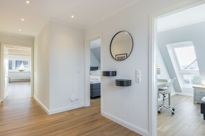 3 Schlafzimmer, Schreibtisch, BĂŒgeleisen/BĂŒgelbrett, kostenloses WLAN