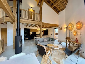 TV, fireplace, DVD player