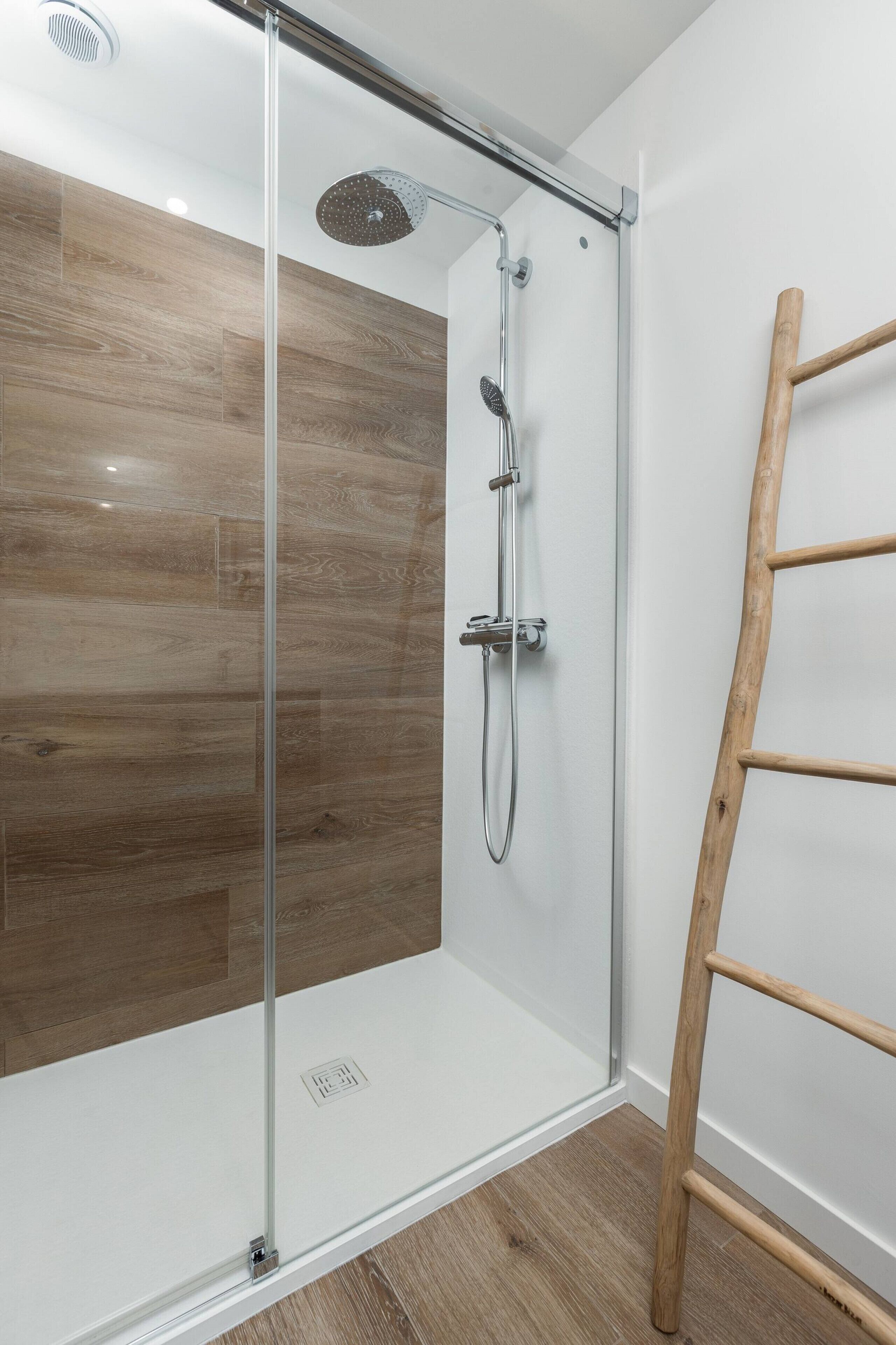 Bathroom shared with the dormitory and the double room