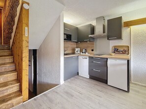 Réfrigérateur, micro-ondes, lave-vaisselle, grille-pain