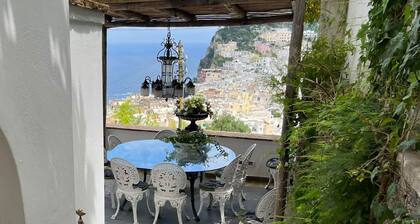 Capri Villa Luminosa a stone's throw from the Piazzetta with Faraglioni View.