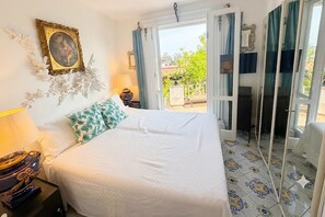 2 habitaciones, tabla de planchar con plancha, wifi y ropa de cama 