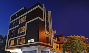 Exterior - Treebo Stellar Inn (New Delhi)