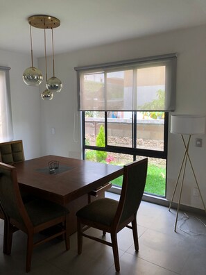 Dining - Beautiful 3BR townhouse with on-premises parking (Méx.)