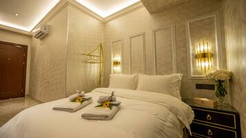 Ropa de cama de alta calidad y escritorio