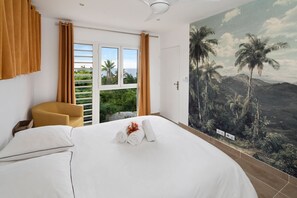 4 bedrooms, desk, iron/ironing board, WiFi
