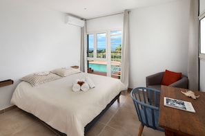 4 bedrooms, desk, iron/ironing board, WiFi