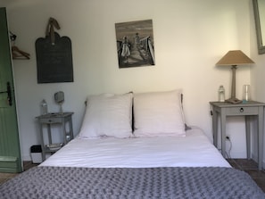 3 chambres, fer et planche à repasser, accès au Wi-Fi (inclus)