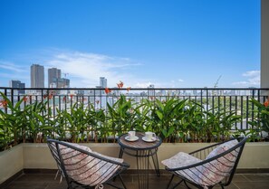 Panoramic Penthouse | Balcony view - Tashi Oasis Hotel & Apartment (Da Nang)
