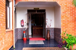 Reception - Pearl Boutique Hotel (Kampala)
