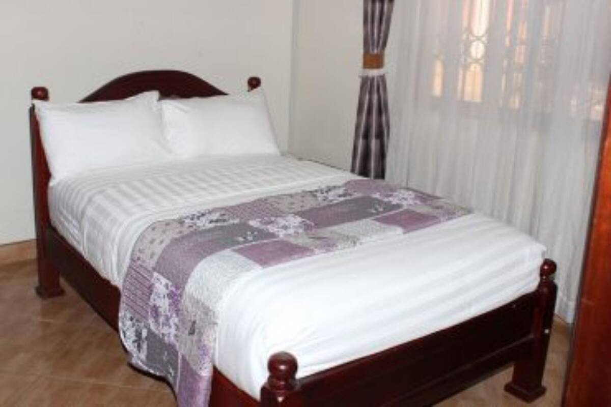 Single Room | Blackout drapes, WiFi (free), bed sheets
