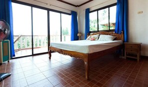 4 bedrooms, iron/ironing board, free WiFi, bed sheets